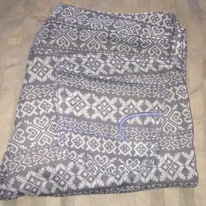 AE super stretch black patterned pants size 8